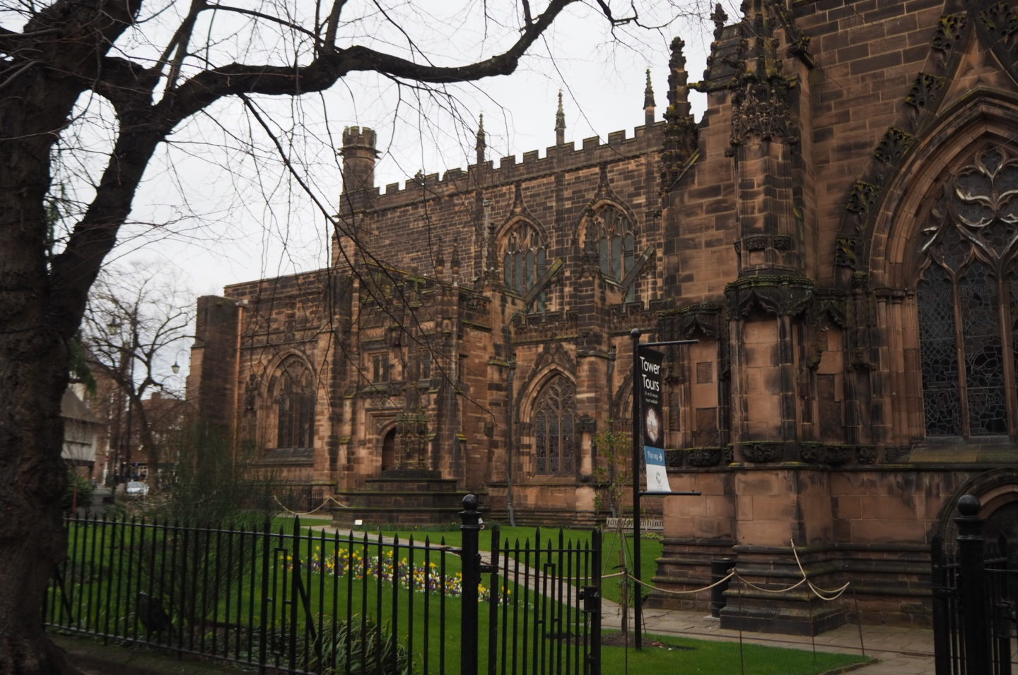 visiting Chester with kids, a weekend wandering the city walls and Chester cathedral