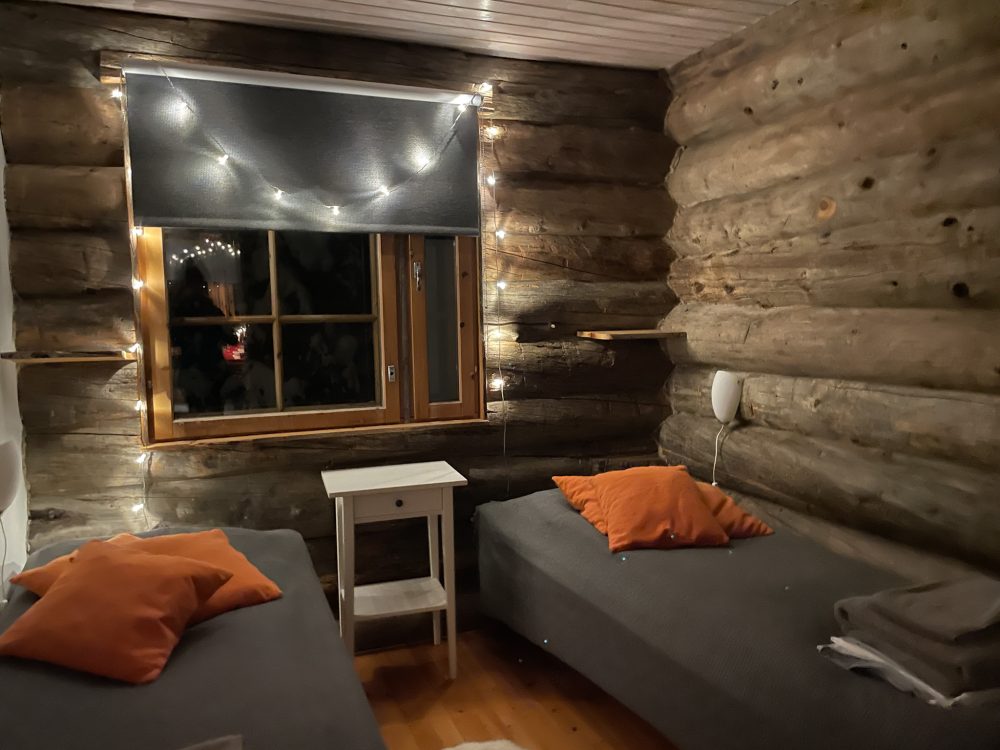 twin bedroom Ylläshilla log cabin in Äkäslompolo, Lapland, Finland